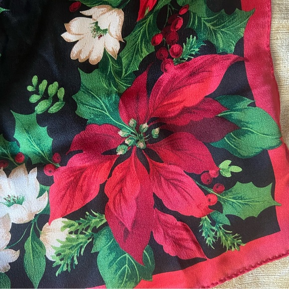 Dillard’s Scarf By Elaine Gold Collection XIIX Red & Green Poinsettia Scarf NICE - Picture 2 of 5